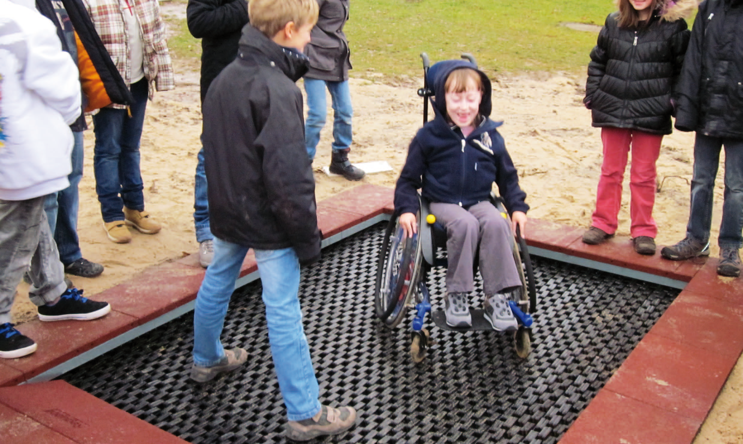 Turkuaz Park | Trambolin Tekerlekli Sandalyeliler için